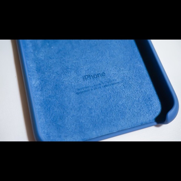 Apple Silicone Case, iPhone 11 Pro Max - Linen Blue - Picture 4 of 5